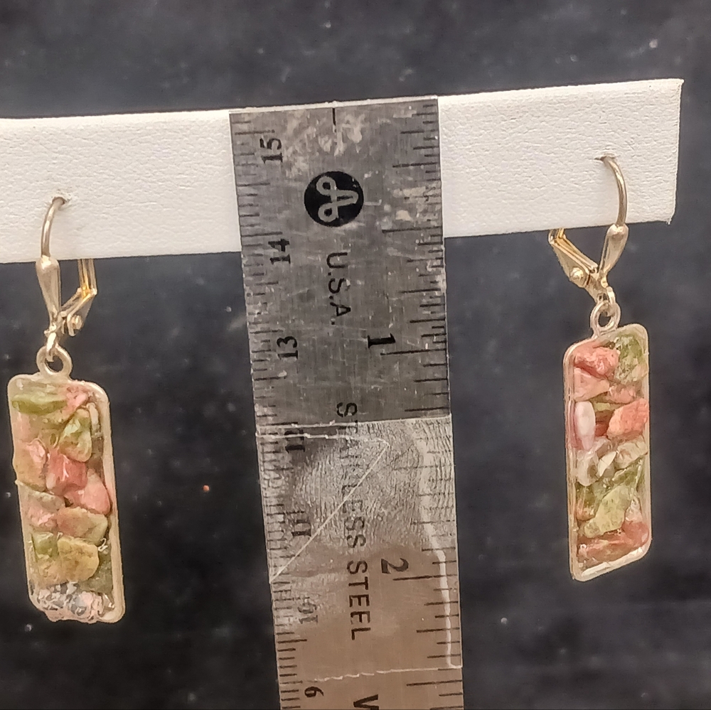 Stone mosaic pierced earrings